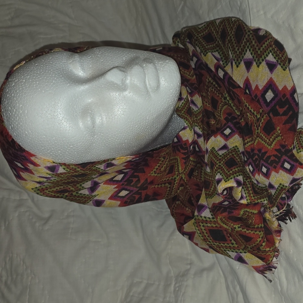 Multicolor Patterned Scarf - Picture 5 of 9